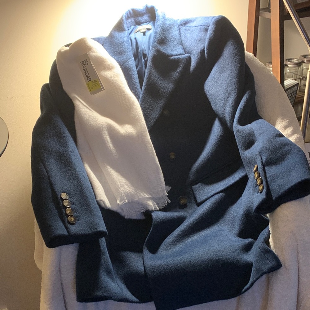 Beautiful Mid length Winter Coat double breasted fully lined. Ann Taylor.